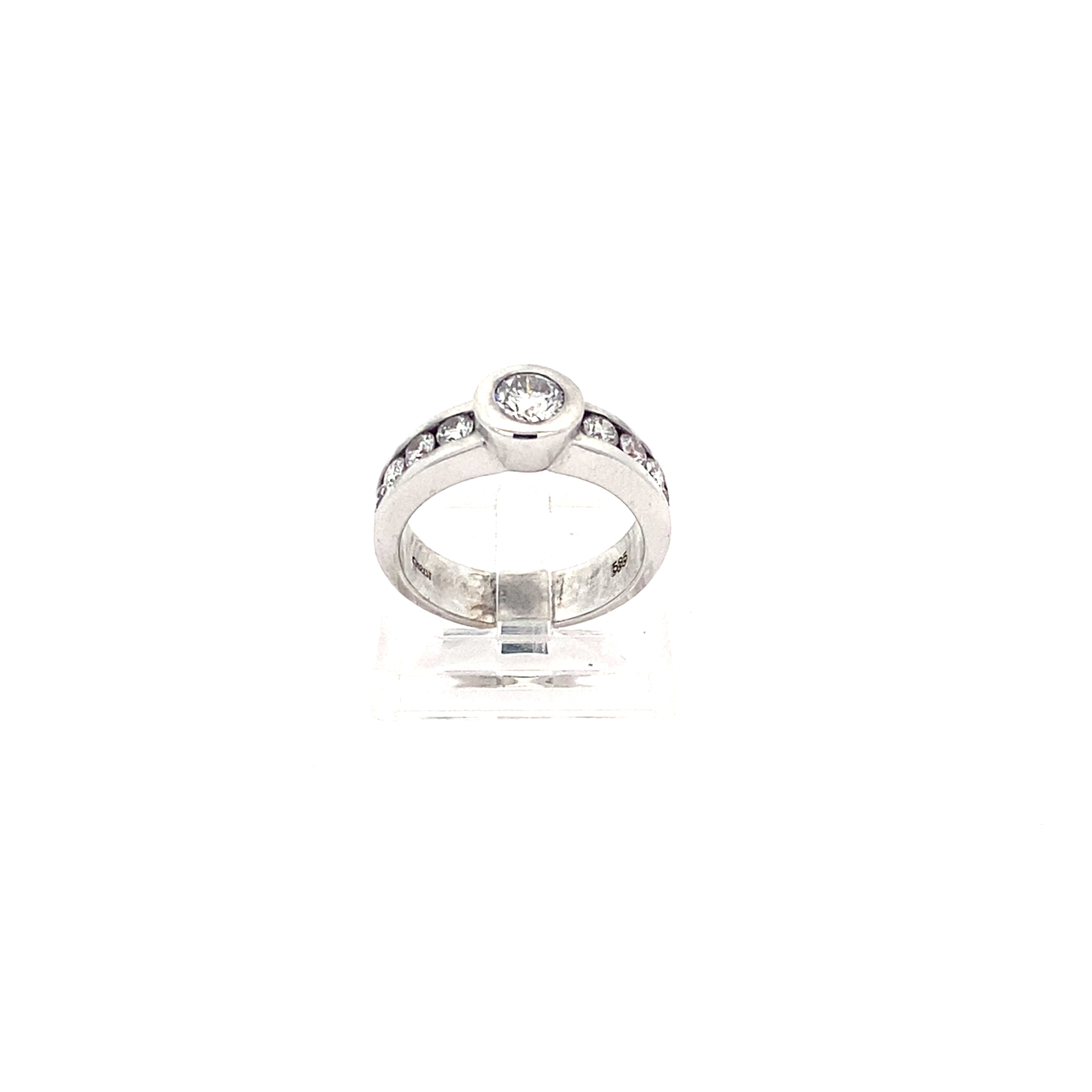 Ring Weißgold mit 9 Brillianten