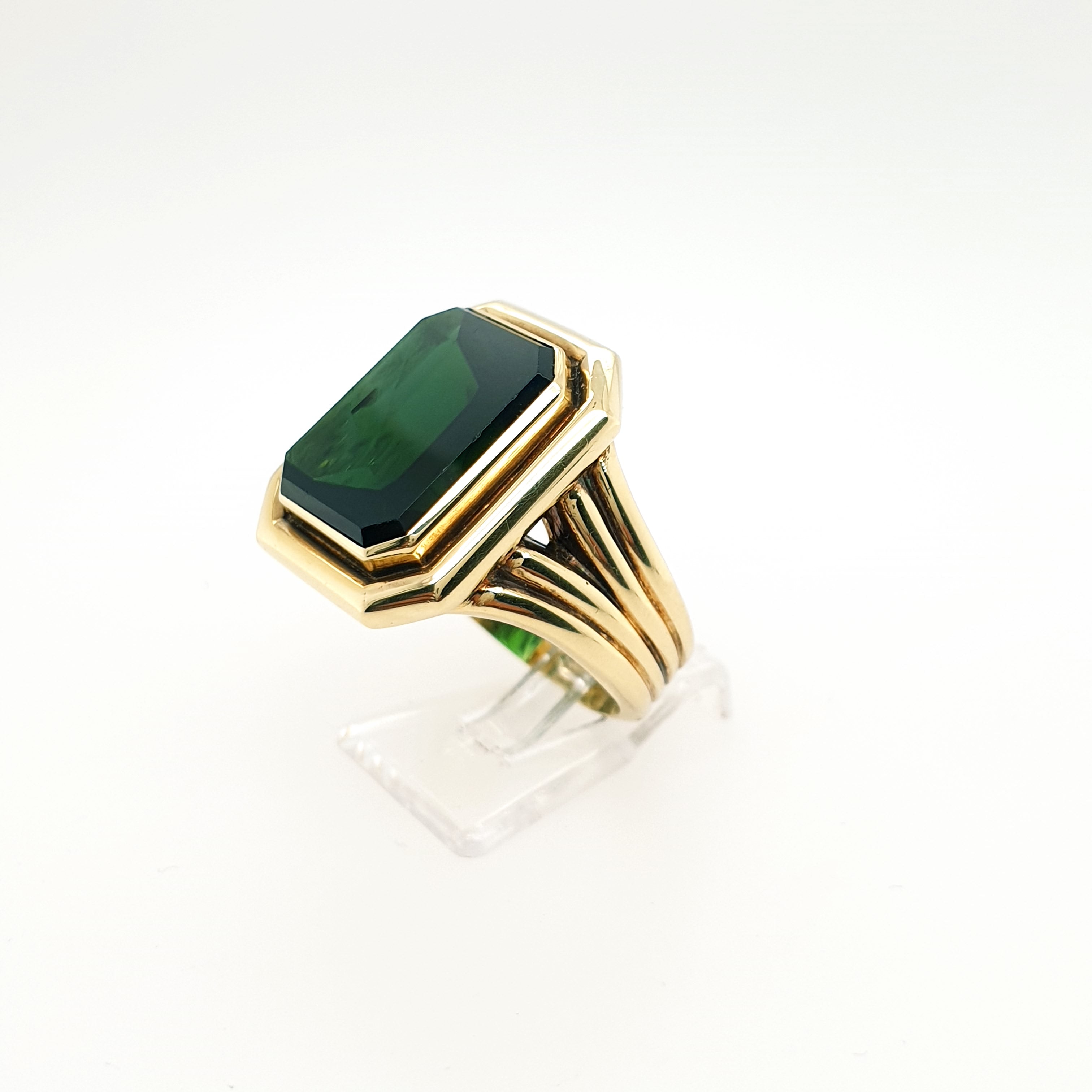 Goldring Gelbgold mit grünem Farbstein 585 14kt Gr. 62