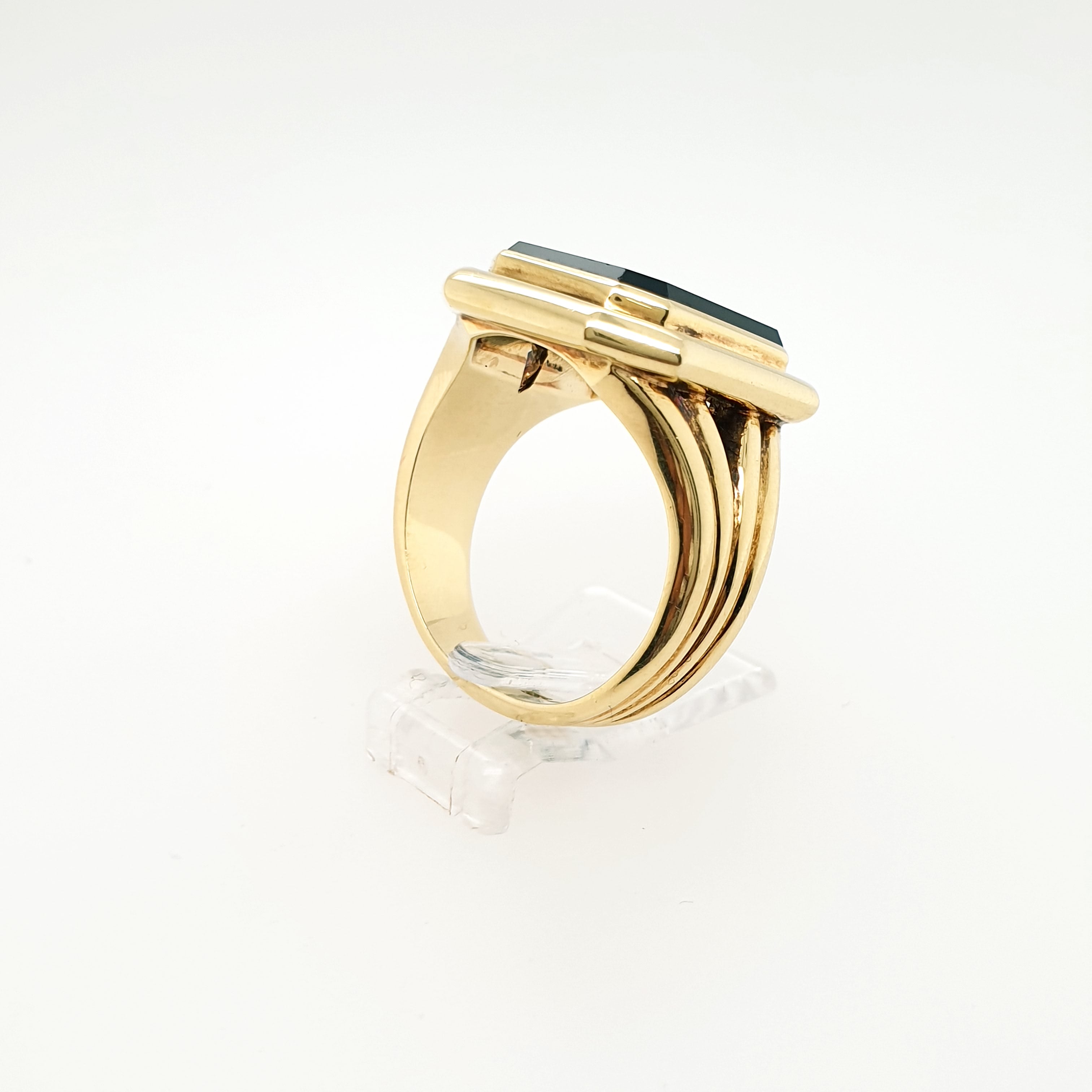 Goldring Gelbgold mit grünem Farbstein 585 14kt Gr. 62