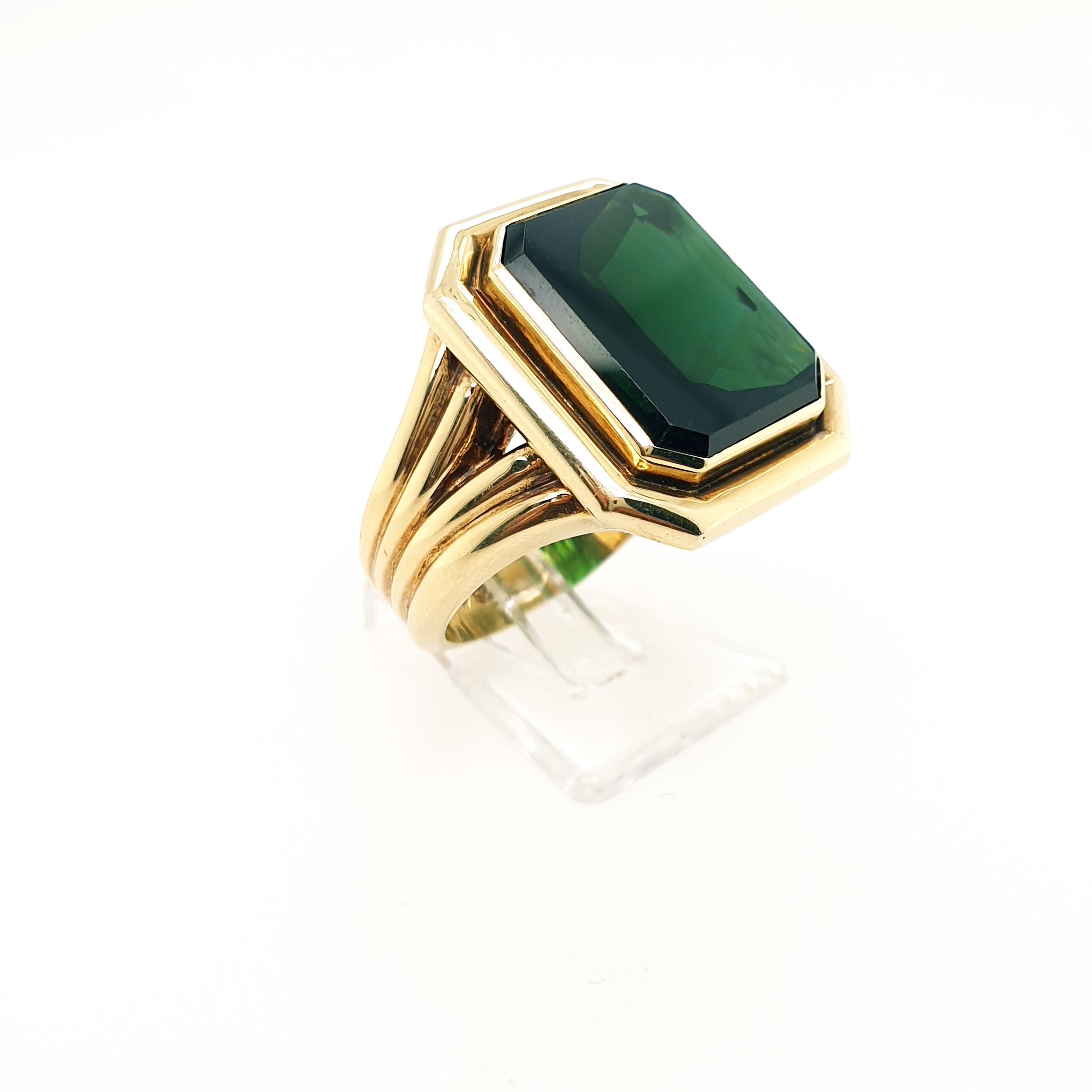 Goldring Gelbgold mit grünem Farbstein 585 14kt Gr. 62