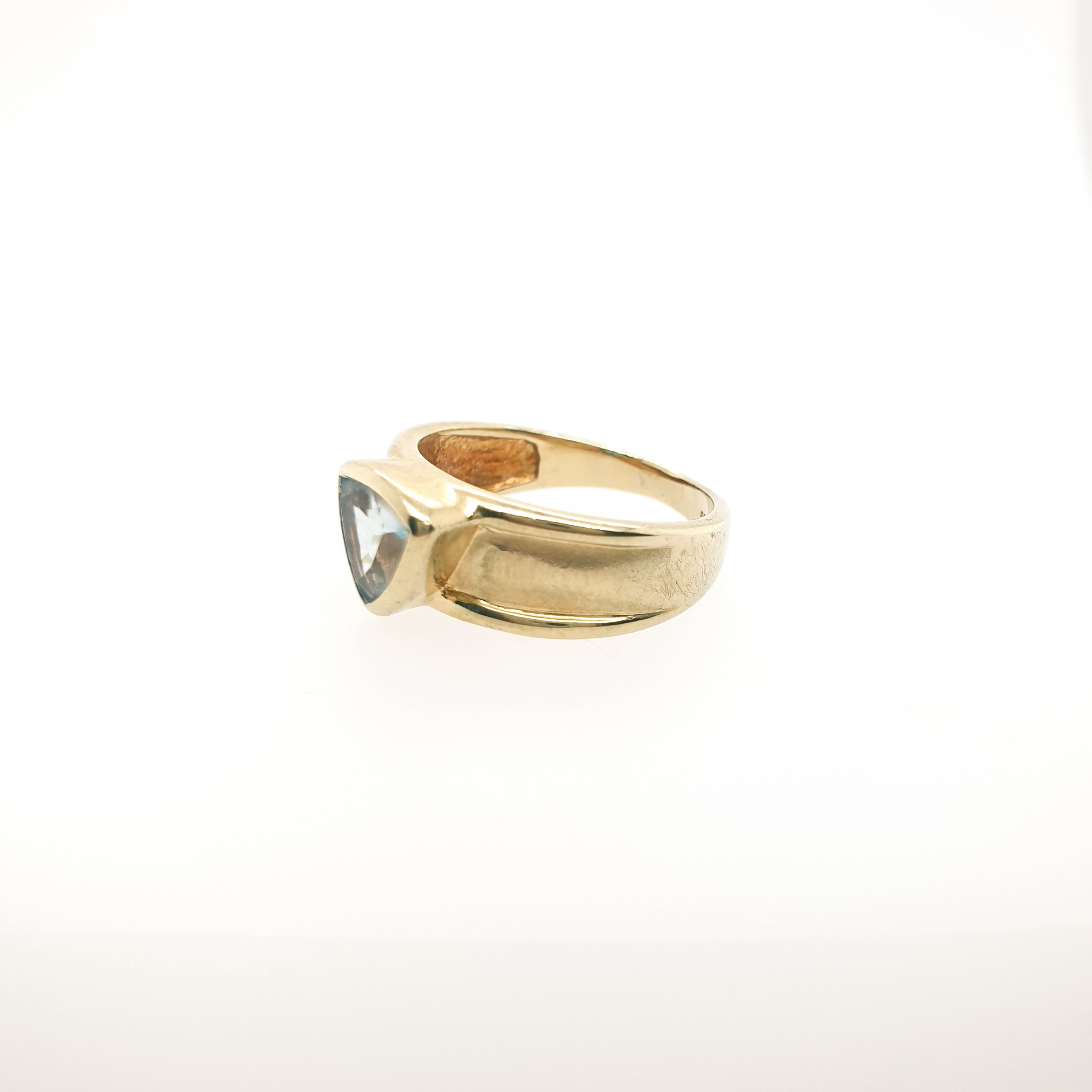 Damenring Gelbgold mit hellblauem Farbstein 585/14kt Gr. 54