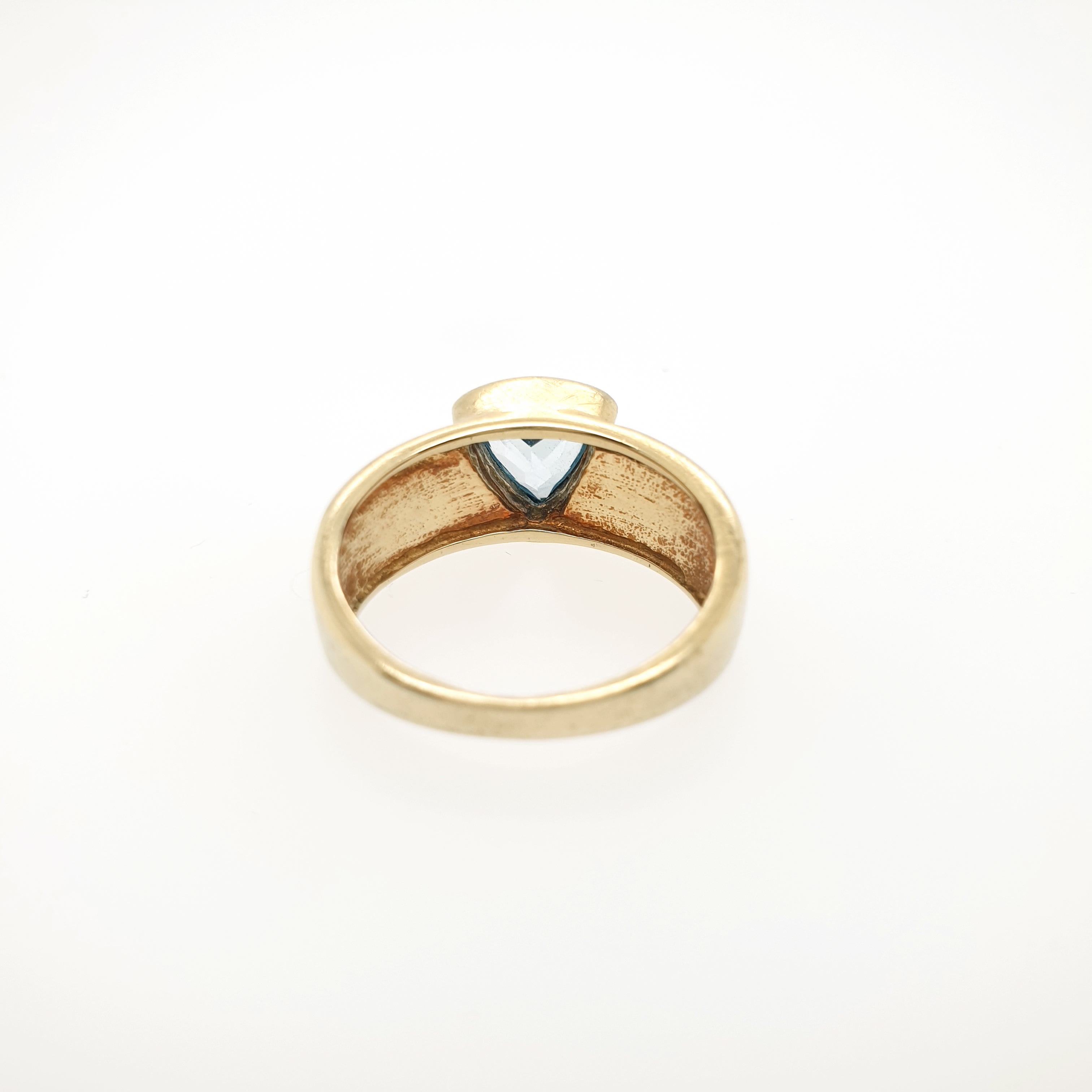 Damenring Gelbgold mit hellblauem Farbstein 585/14kt Gr. 54