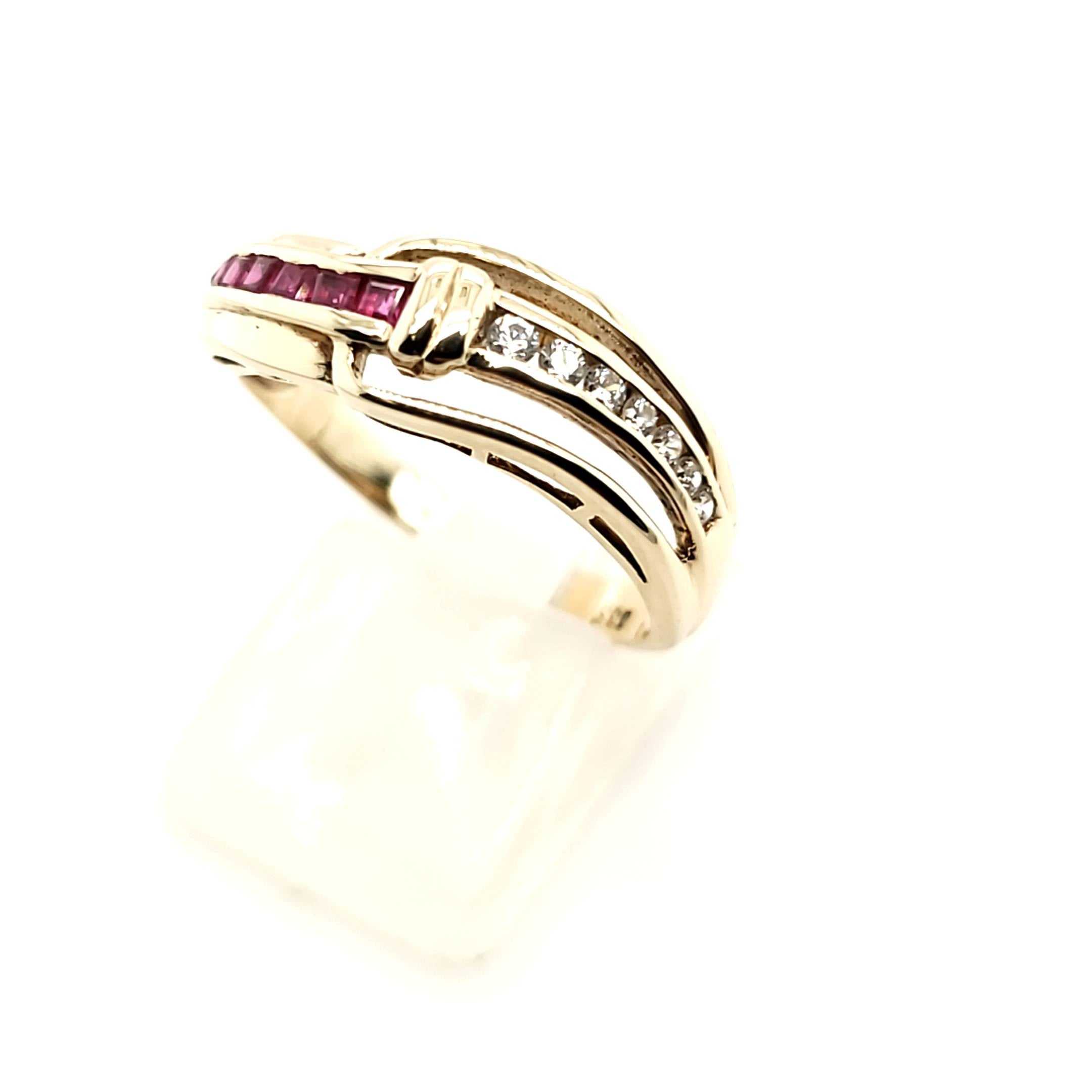 Ring Gelbgold 333/8kt 7 Farblose Steine 6 rote Farbsteine Größe 58