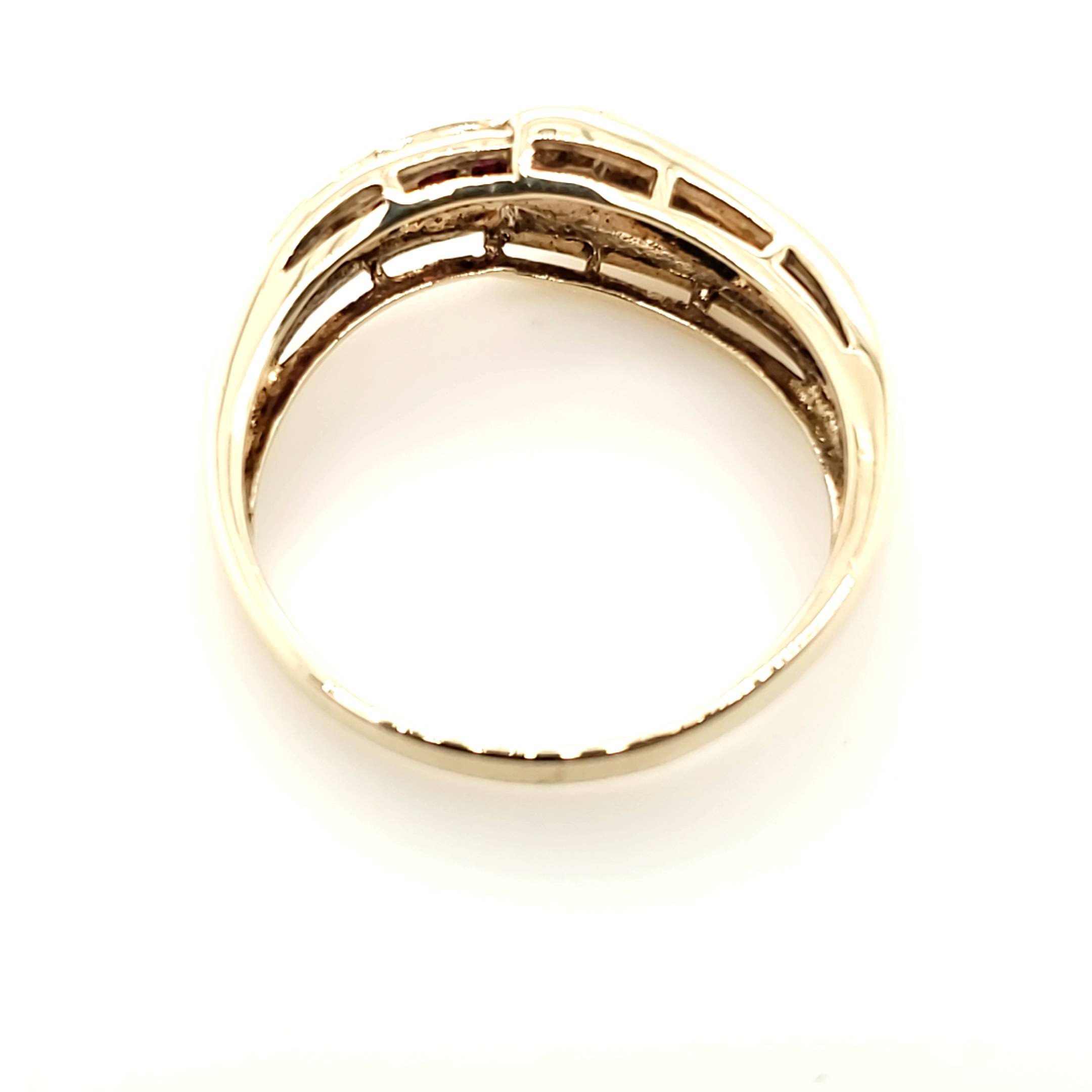 Ring Gelbgold 333/8kt 7 Farblose Steine 6 rote Farbsteine Größe 58
