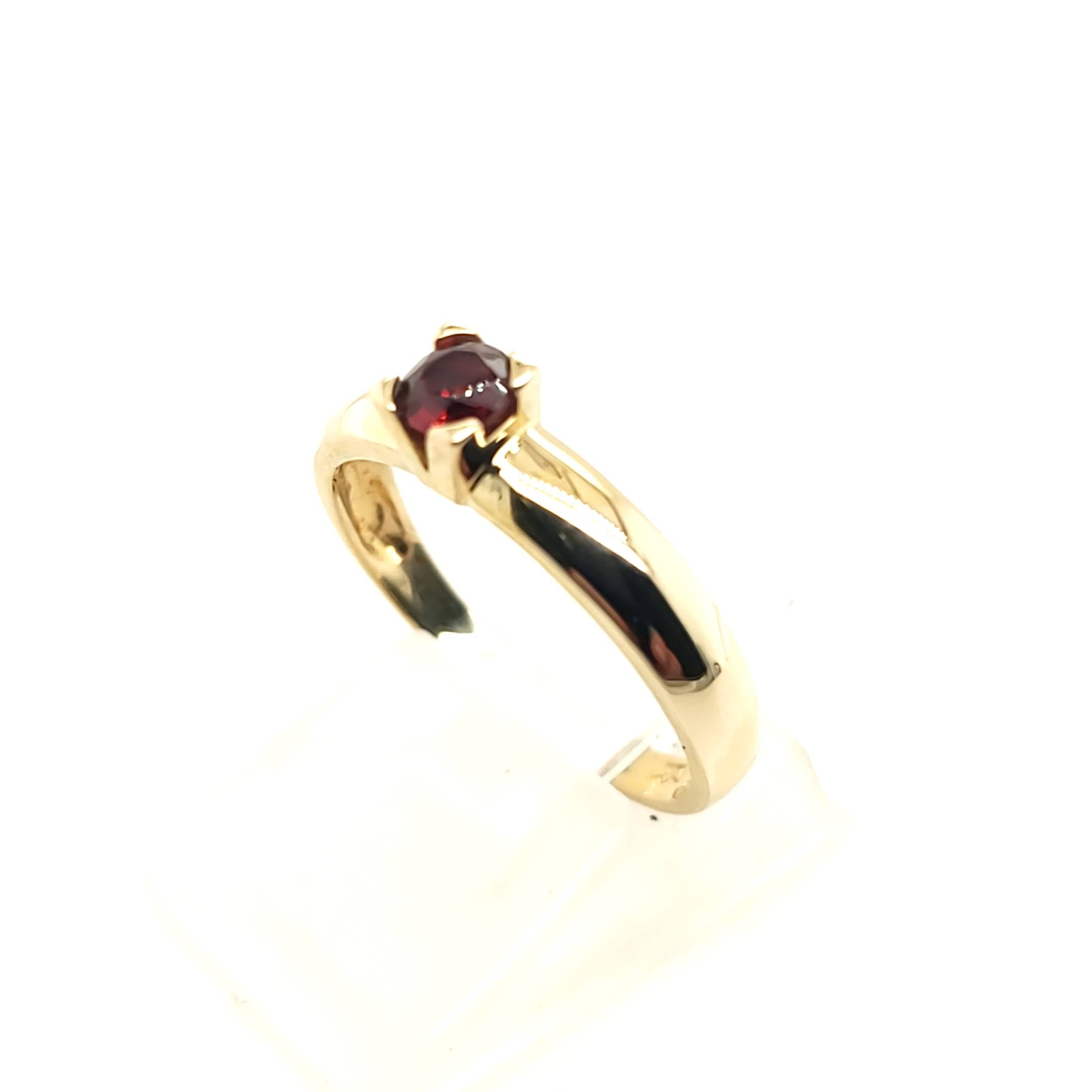 Ring Gelbgold 585 Größe 53 besetzt mit einem Orangebraunem Schmuckstein