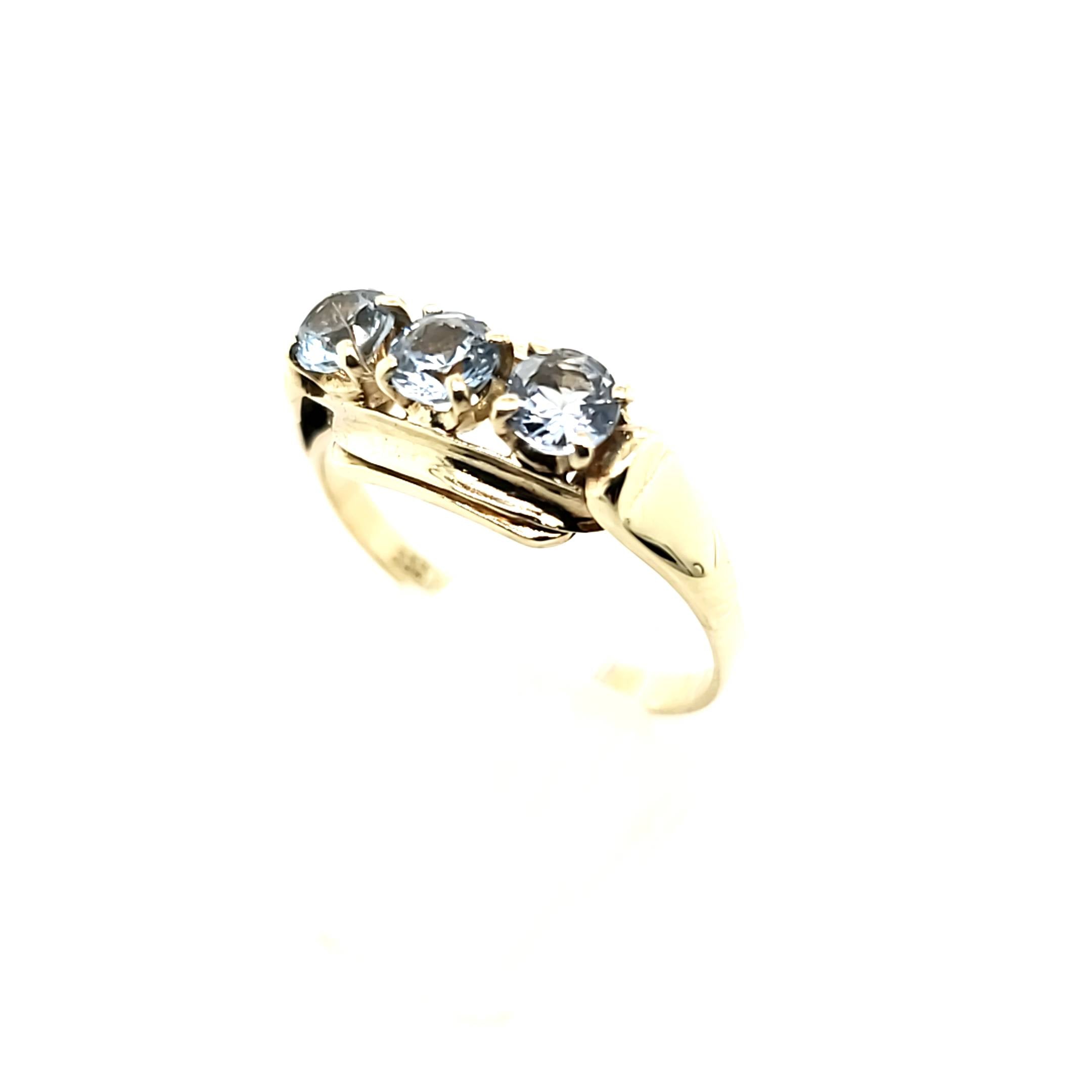 Ring Gelbgold 333 mit 3 hellblauen Schmucksteinen besetzt Größe 56