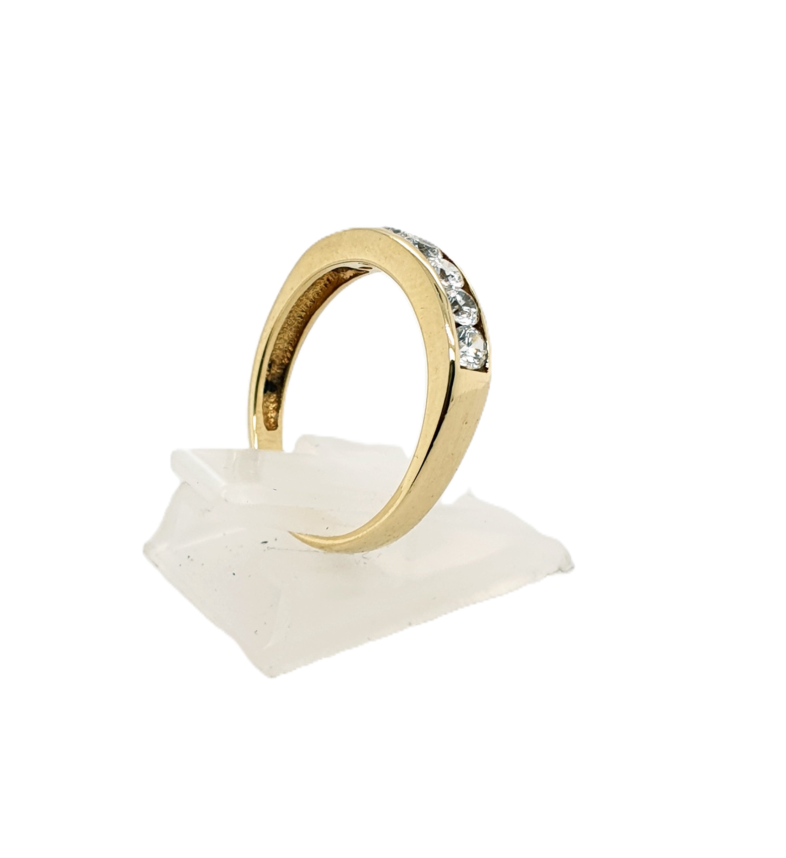 Goldring 585/14kt Gr.53 mit Schmucksteinen