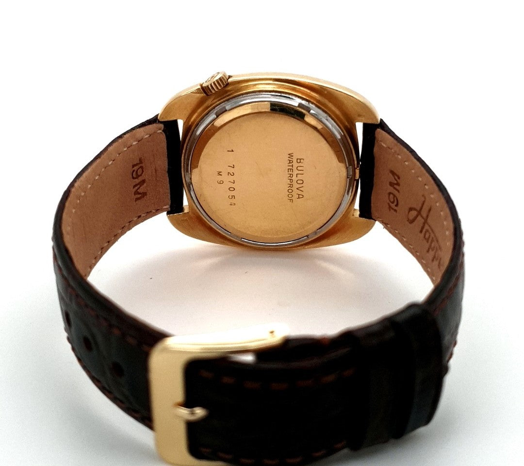 Bulova Accutron Day Date Gold 750 Ref. 762-2 Unisex 36mm 094878