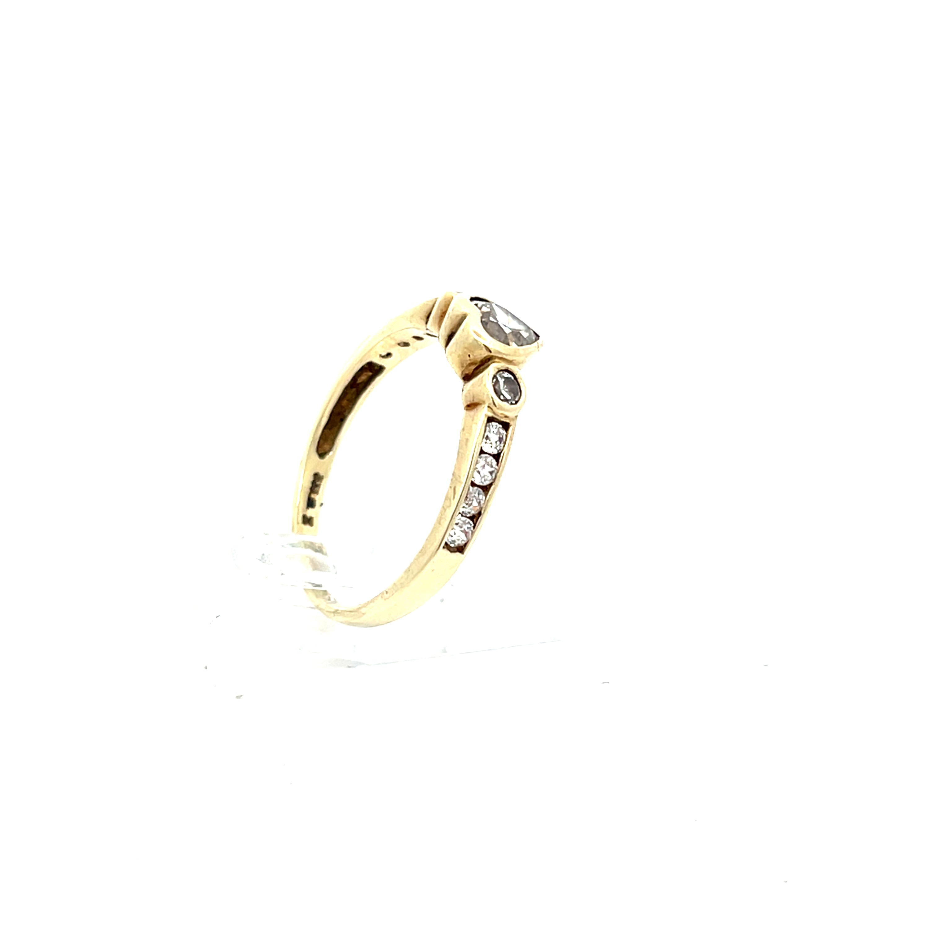 Herz Ring Gelb Gold 333 8 Karat mit Farblosen Steinen