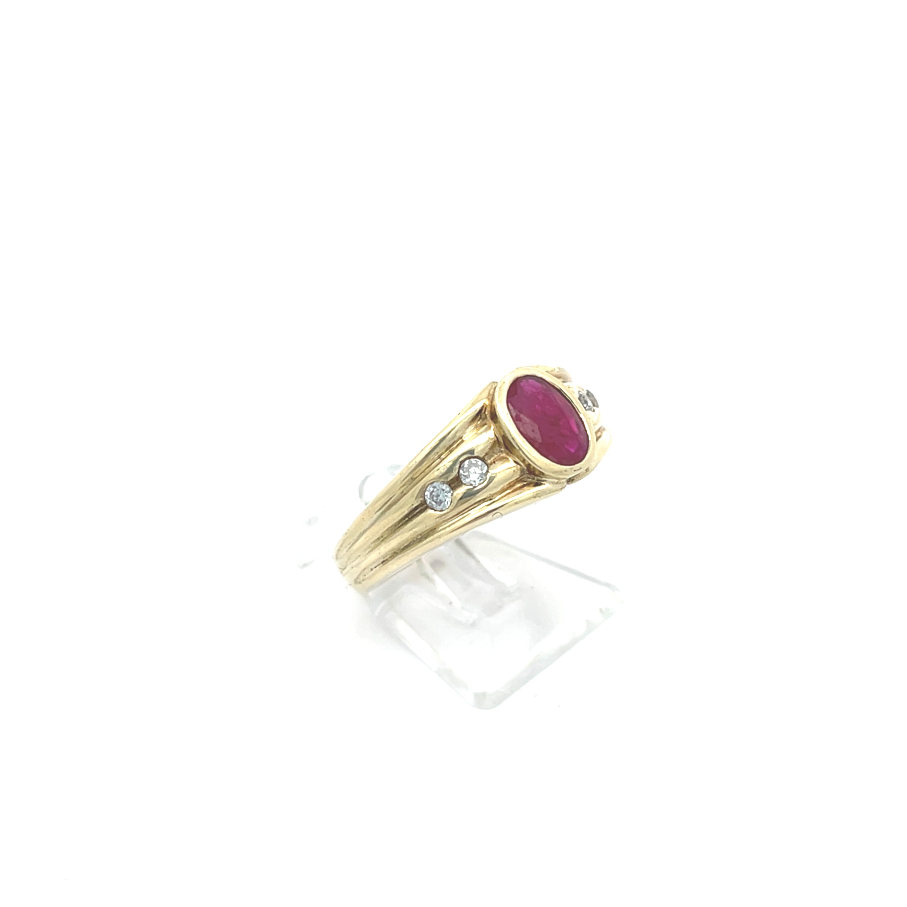 Damenring Gelb Gold 585 14 Karat mit einem roten Stein und farblosen Steinen