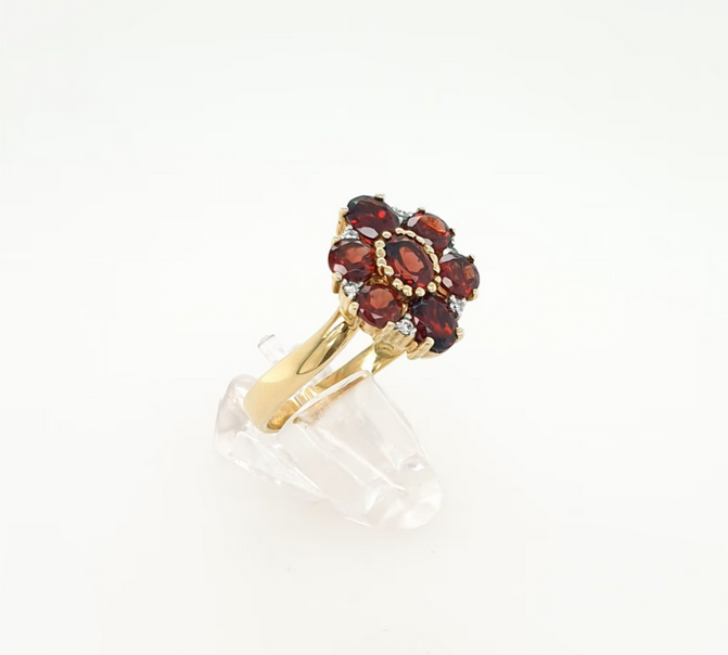 Hübscher Granatring Gelbgold 750/18kt Brillanten Gr. 64