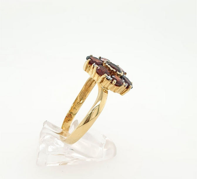 Hübscher Granatring Gelbgold 750/18kt Brillanten Gr. 64