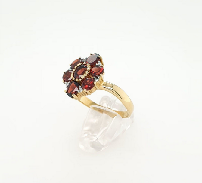 Hübscher Granatring Gelbgold 750/18kt Brillanten Gr. 64
