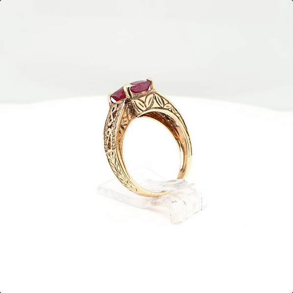 Ring mit rotem Stein und Zirkonia 585/14kt Gelbgold Gr. 56