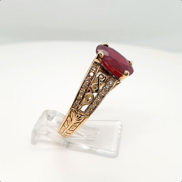 Ring mit rotem Stein und Zirkonia 585/14kt Gelbgold Gr. 56