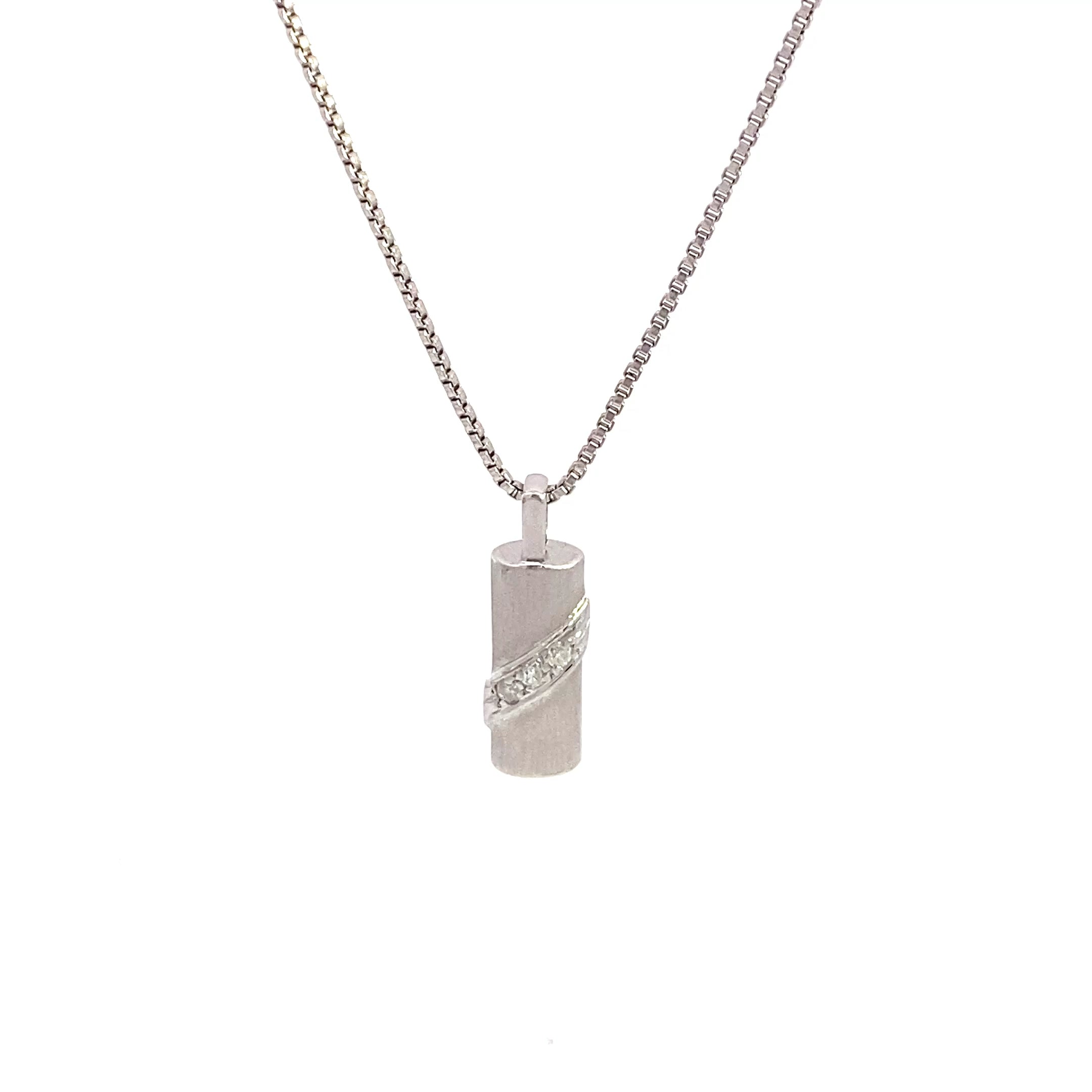 Kette Weißgold mit Anhänger 585 und 3 Diamanten zusammen ca. 0,06