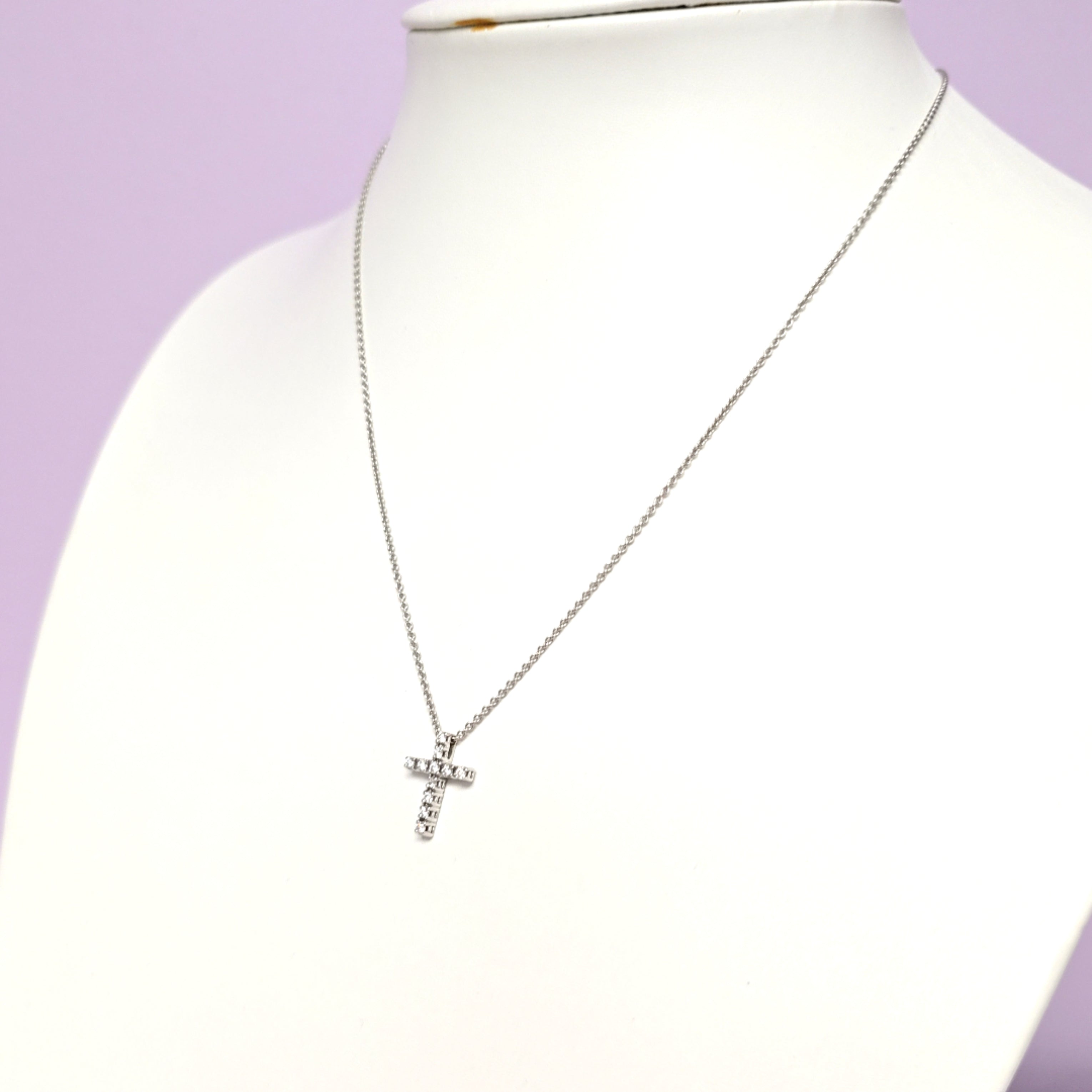 CHRIST Kette Anhänger Weiß Gold 585 Brillanten Kreuz