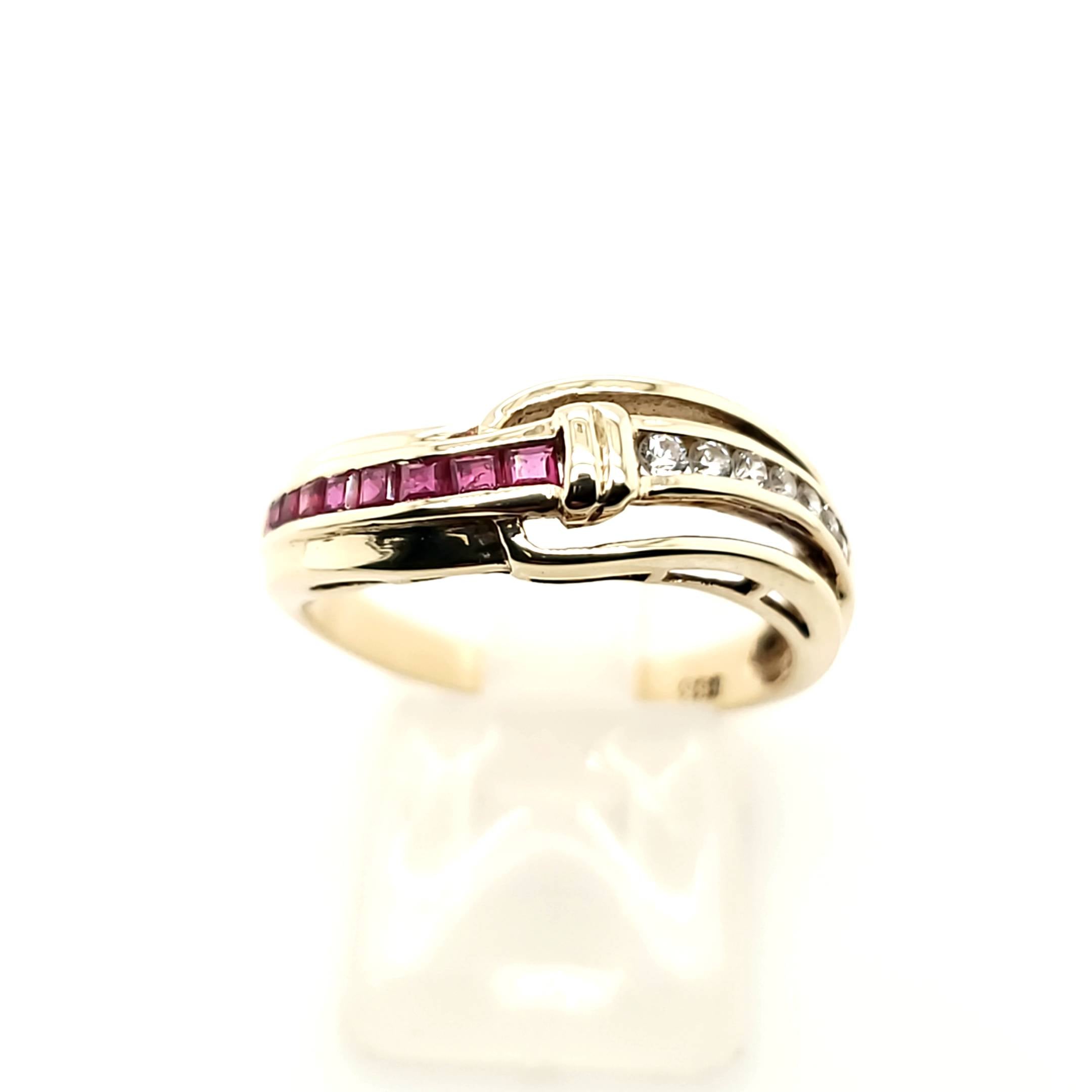 Ring Gelbgold 333/8kt 7 Farblose Steine 6 rote Farbsteine Größe 58