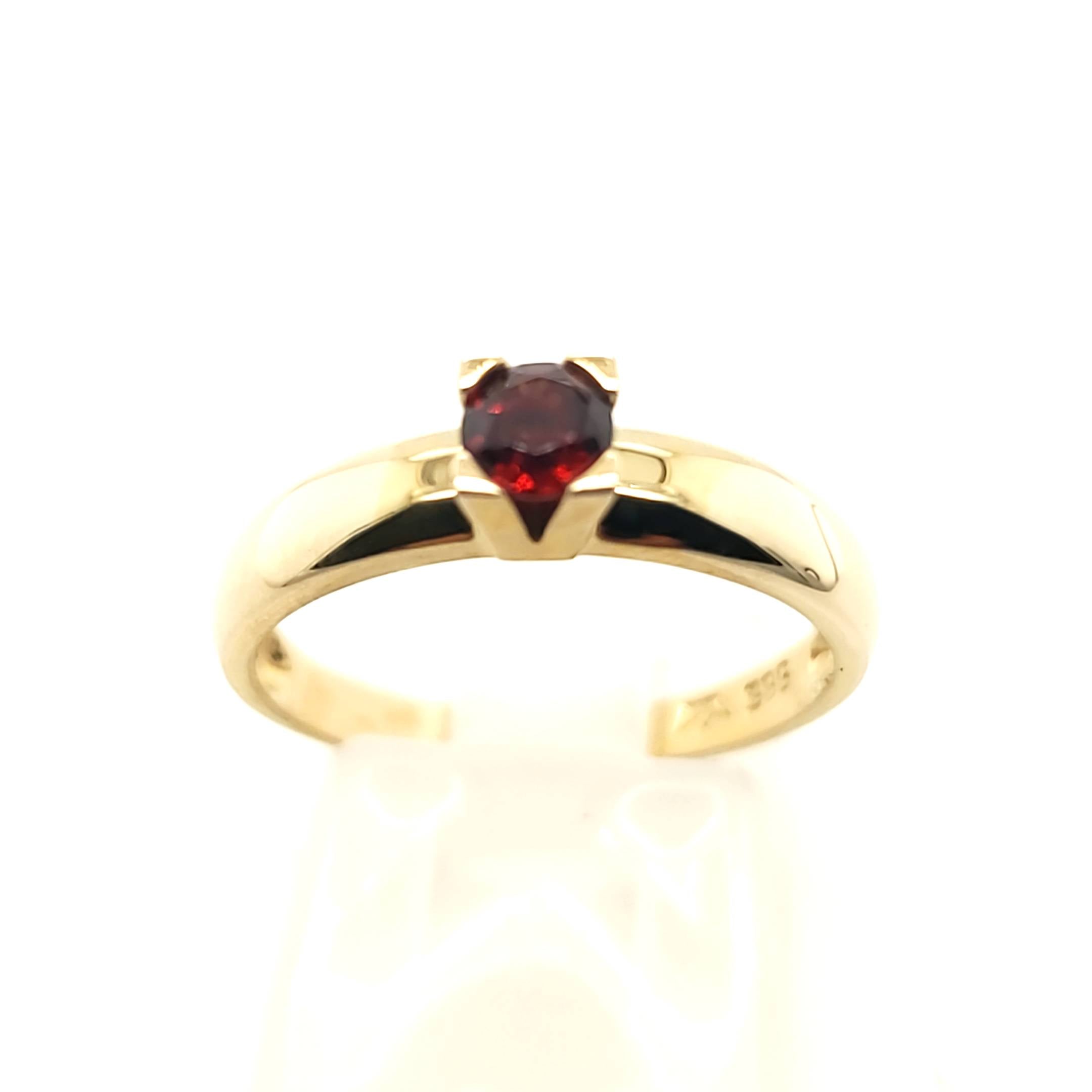 Ring Gelbgold 585 Größe 53 besetzt mit einem Orangebraunem Schmuckstein