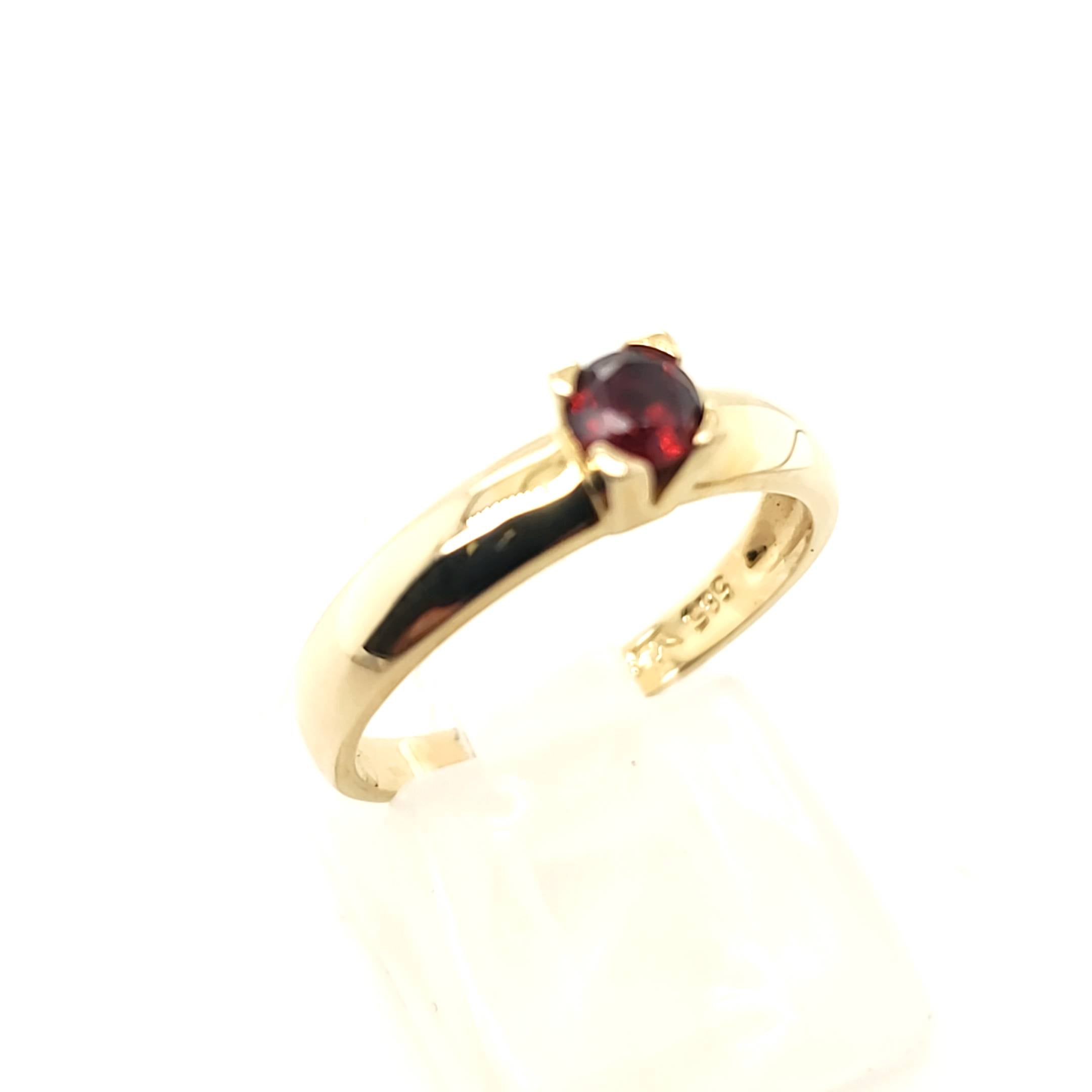 Ring Gelbgold 585 Größe 53 besetzt mit einem Orangebraunem Schmuckstein
