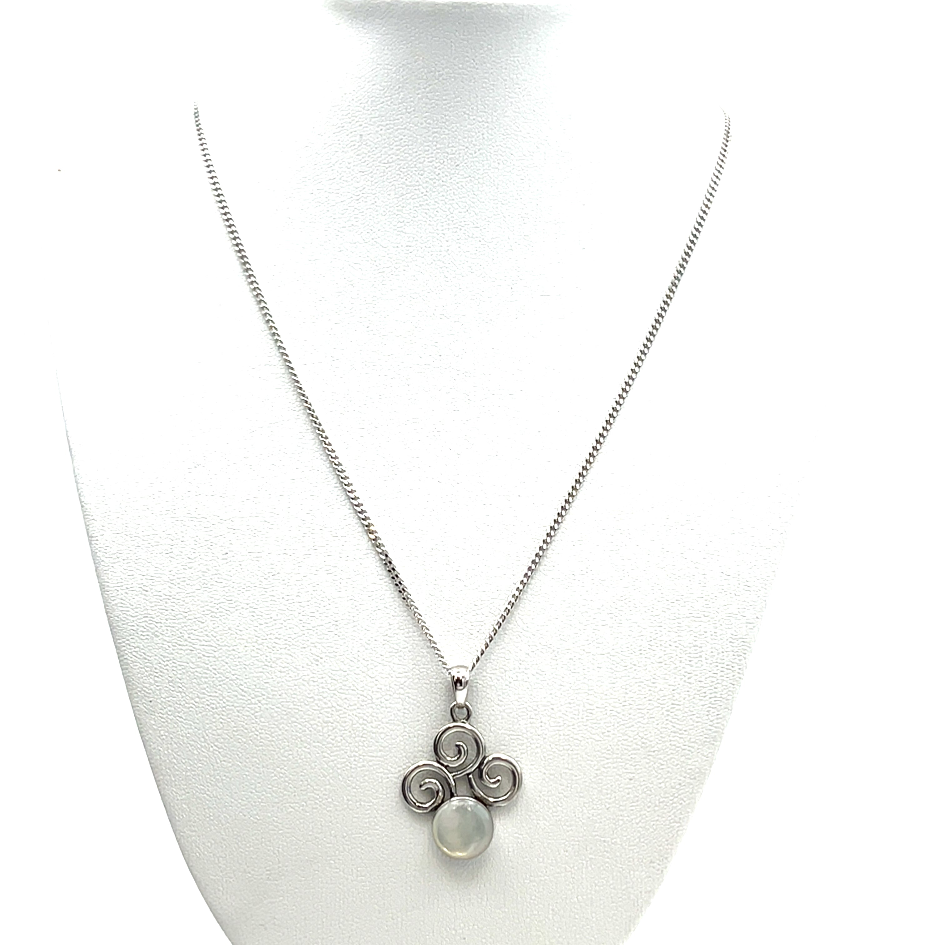 Keltische Kette mit drei Spiralen im Triskele Design Silber 925