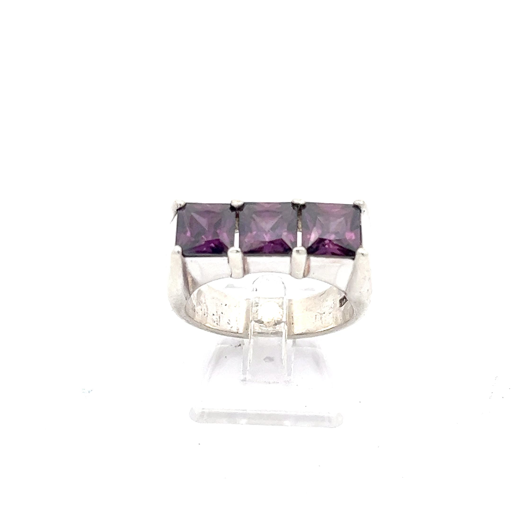 Sterling Silber Damenring mit lila Steinen *57