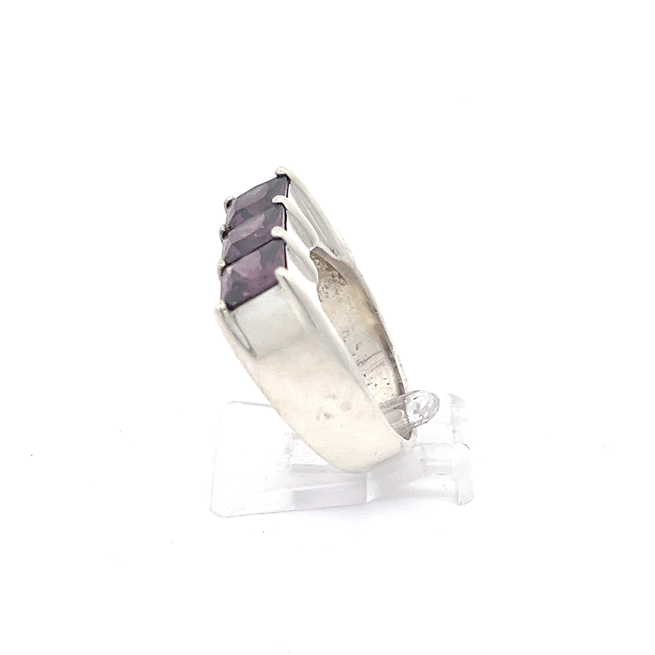 Sterling Silber Damenring mit lila Steinen *57