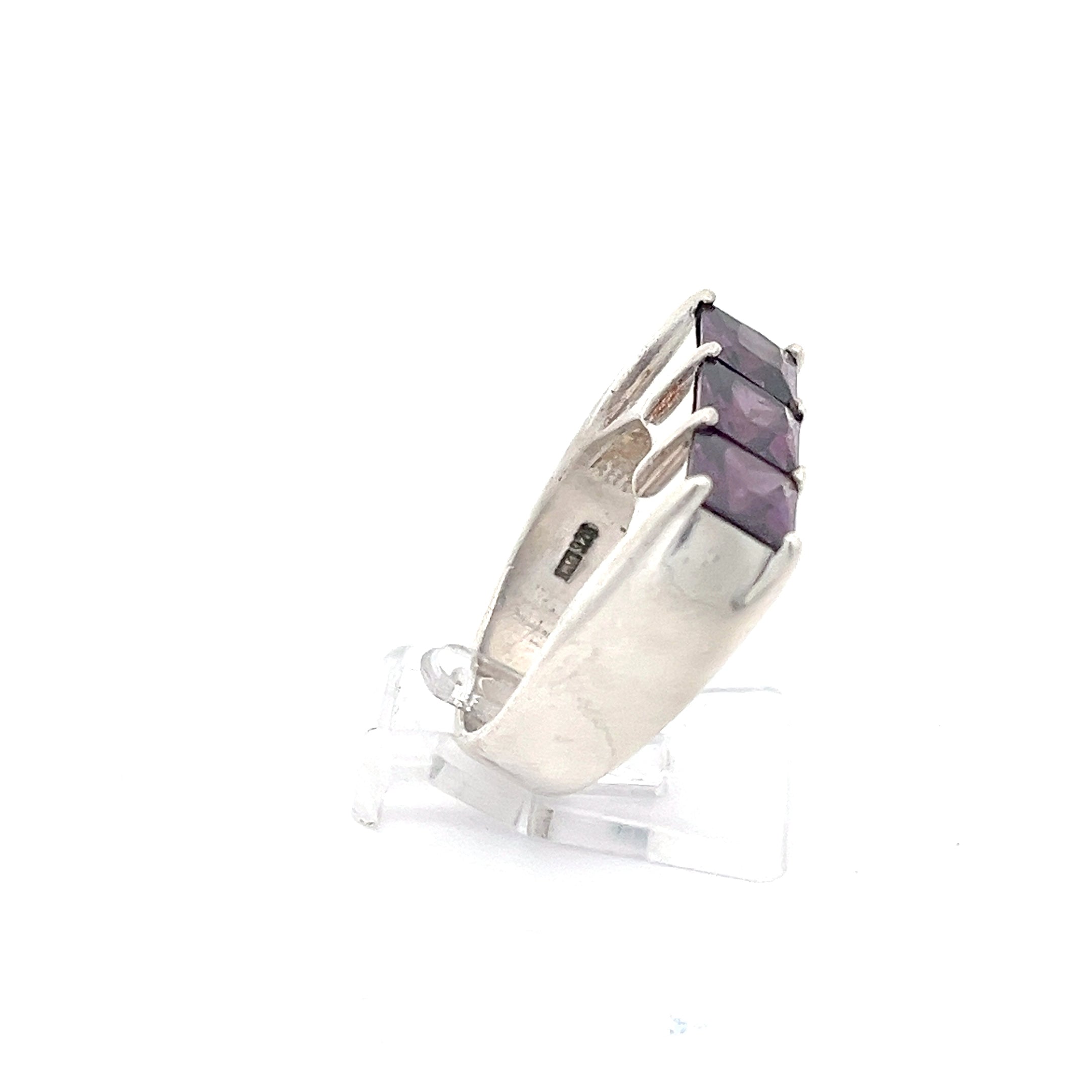 Sterling Silber Damenring mit lila Steinen *57