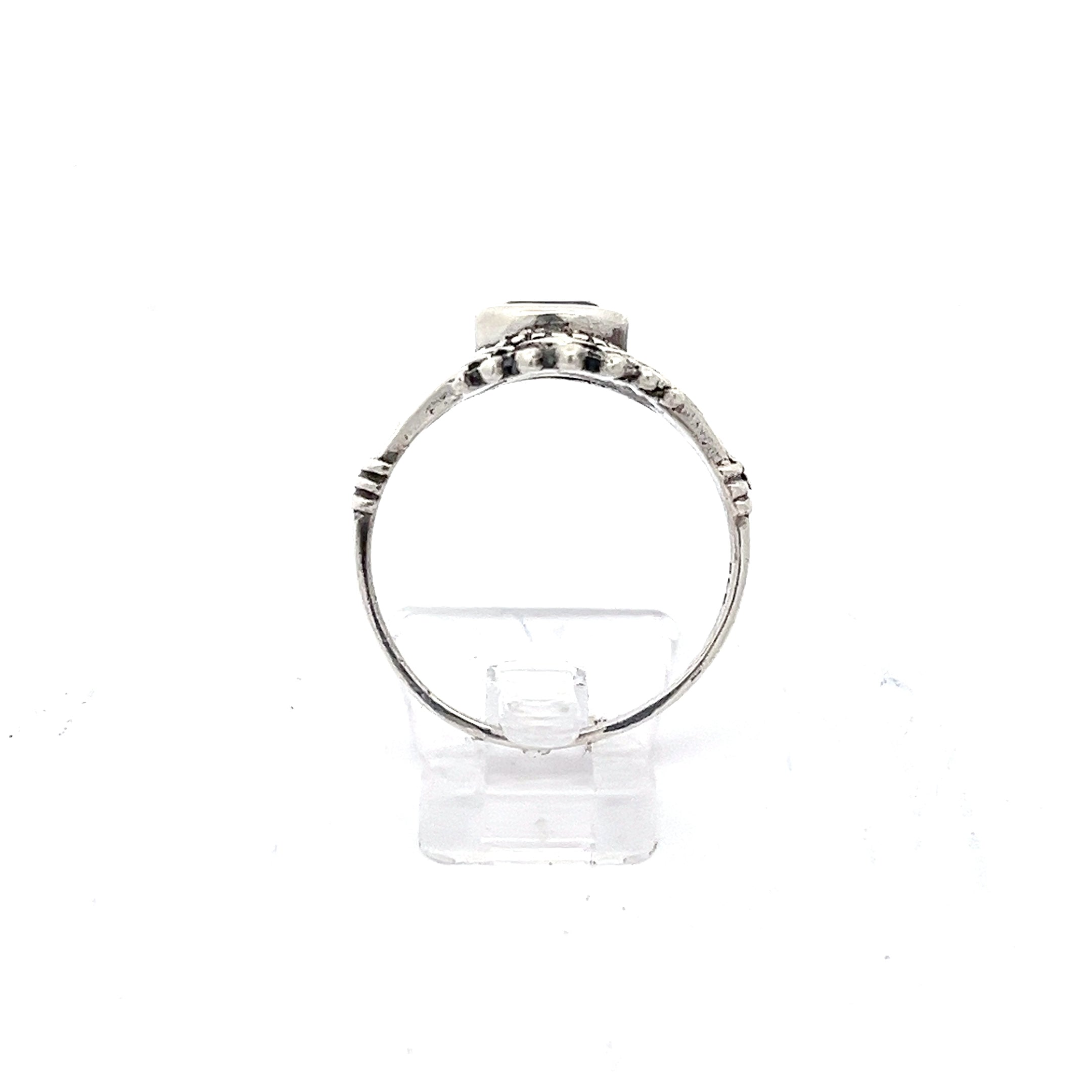 Claddagh Sterling Silber Ring mit lila Stein *60