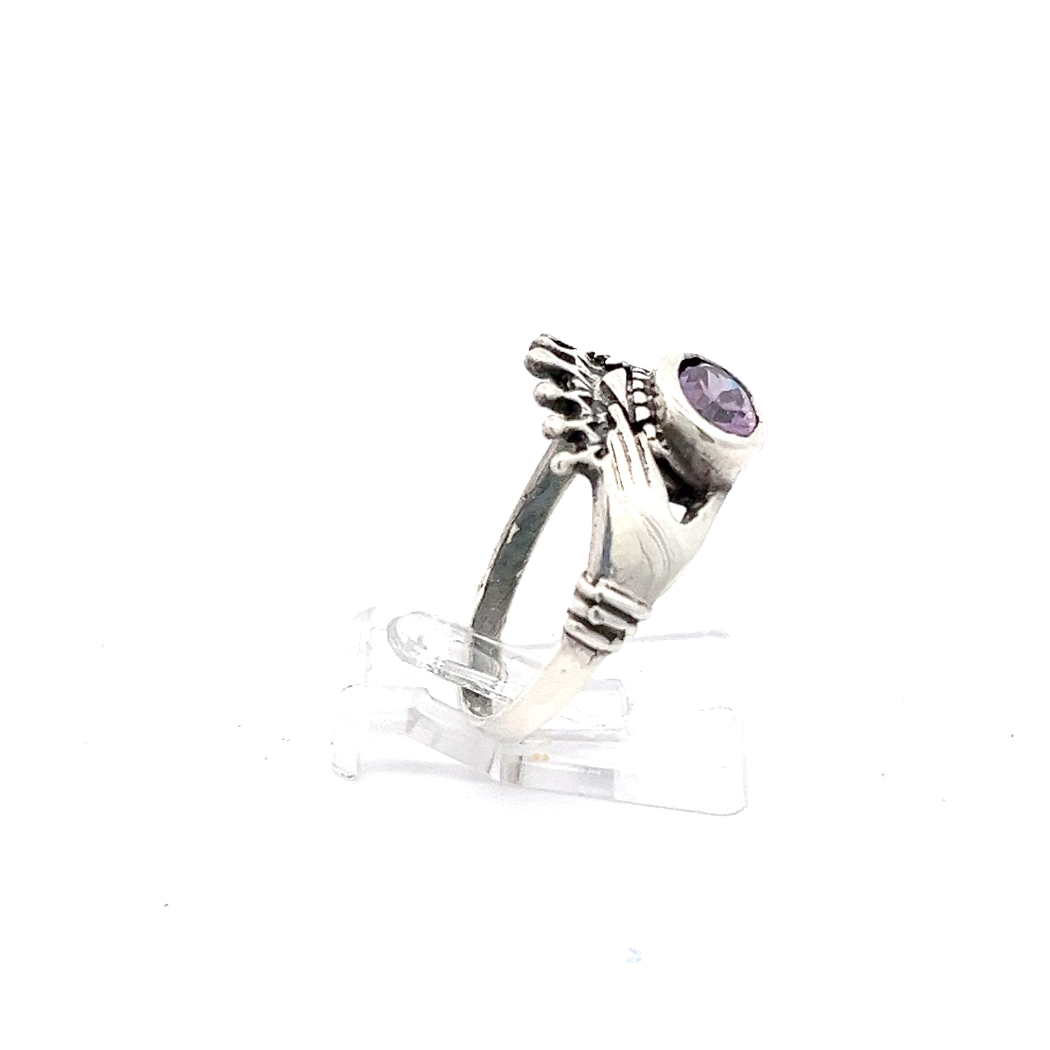 Claddagh Sterling Silber Ring mit lila Stein *60