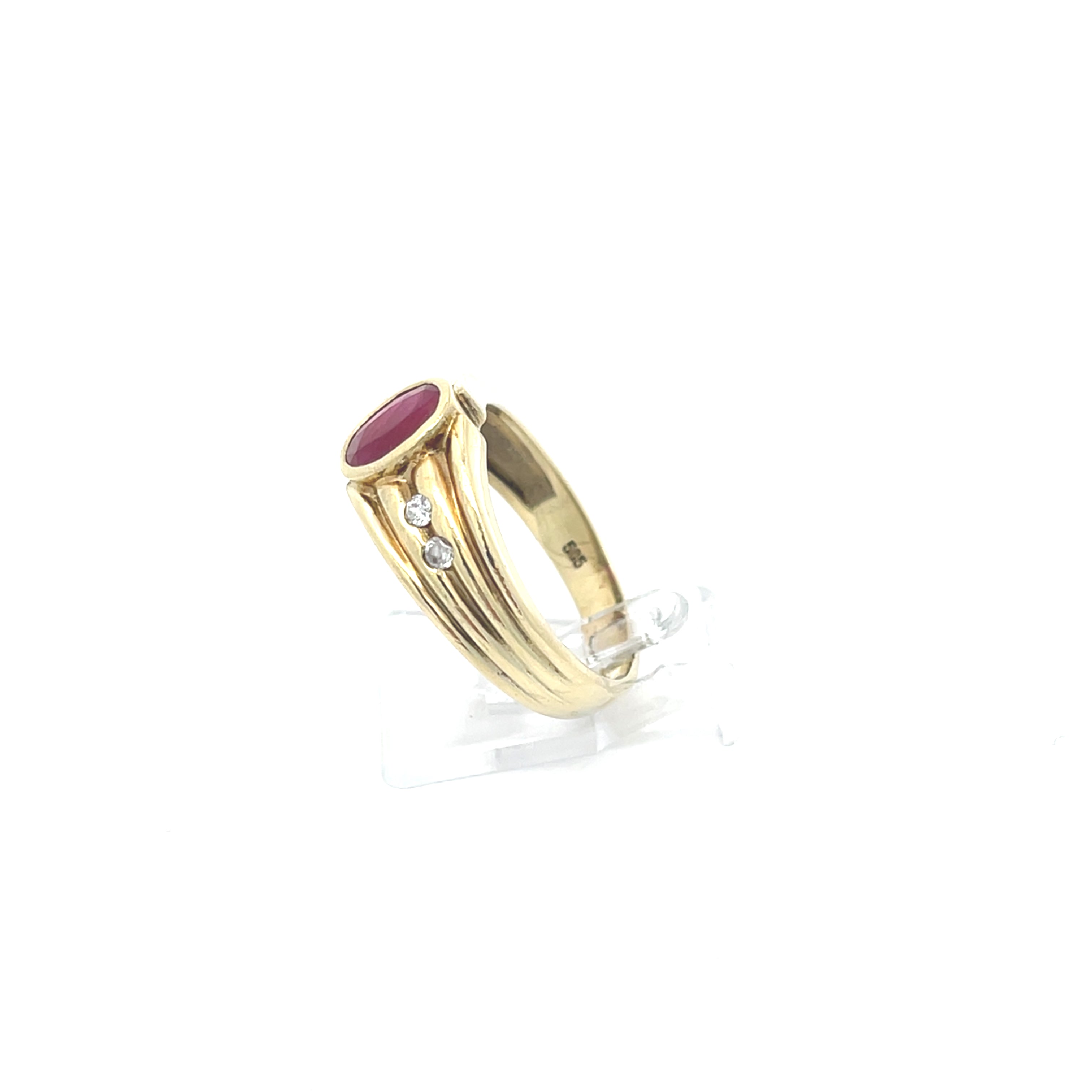 Damenring Gelb Gold 585 14 Karat mit einem roten Stein und farblosen Steinen