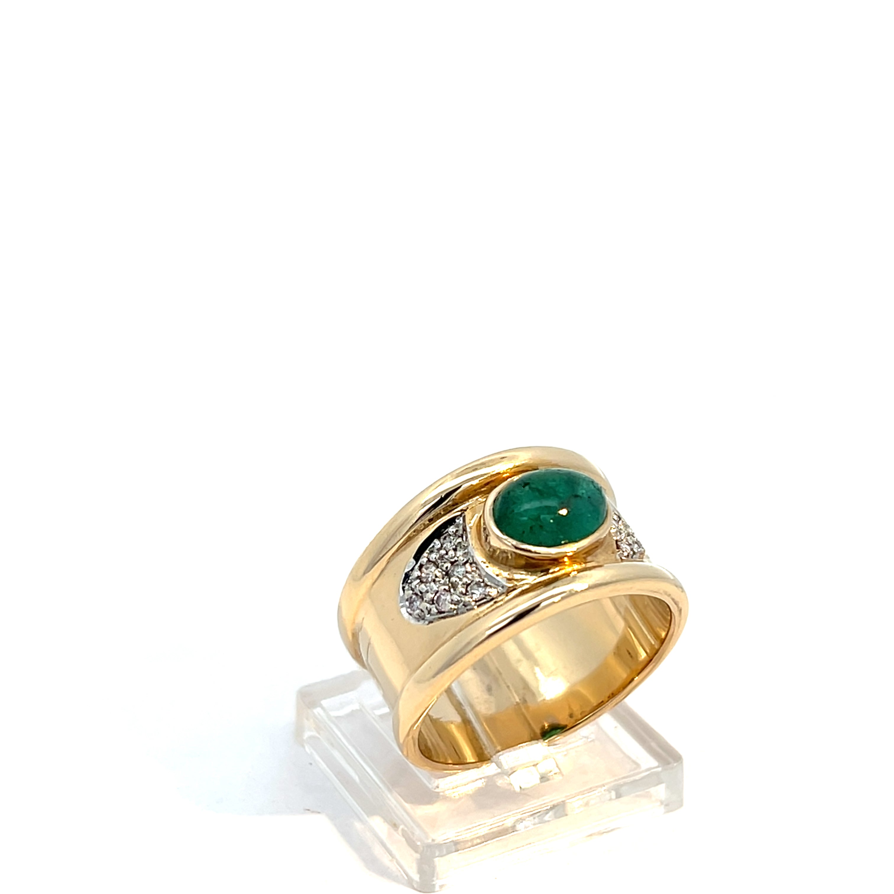 Ring m.St. grün und 12 kleinen Brillanten Gr.58