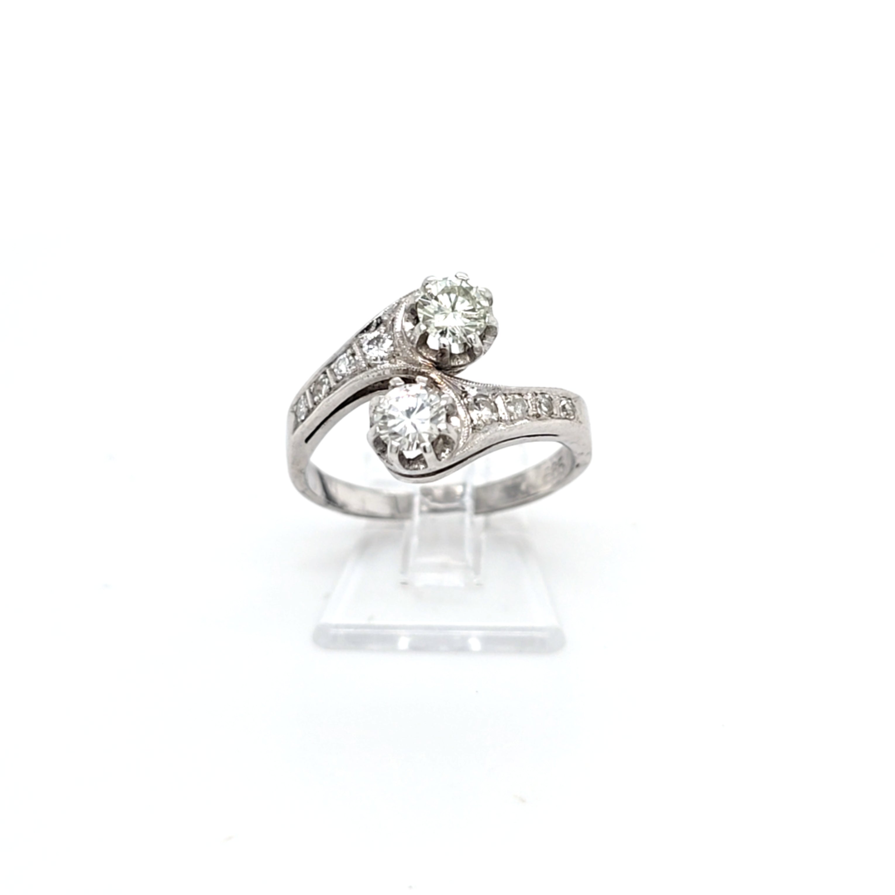Damen Ring Weißgold 585 14kt. m.2 Brillianten je 0,25 ct u. 8 Brillanten je ca. 0,02ct 0,66ct *54*