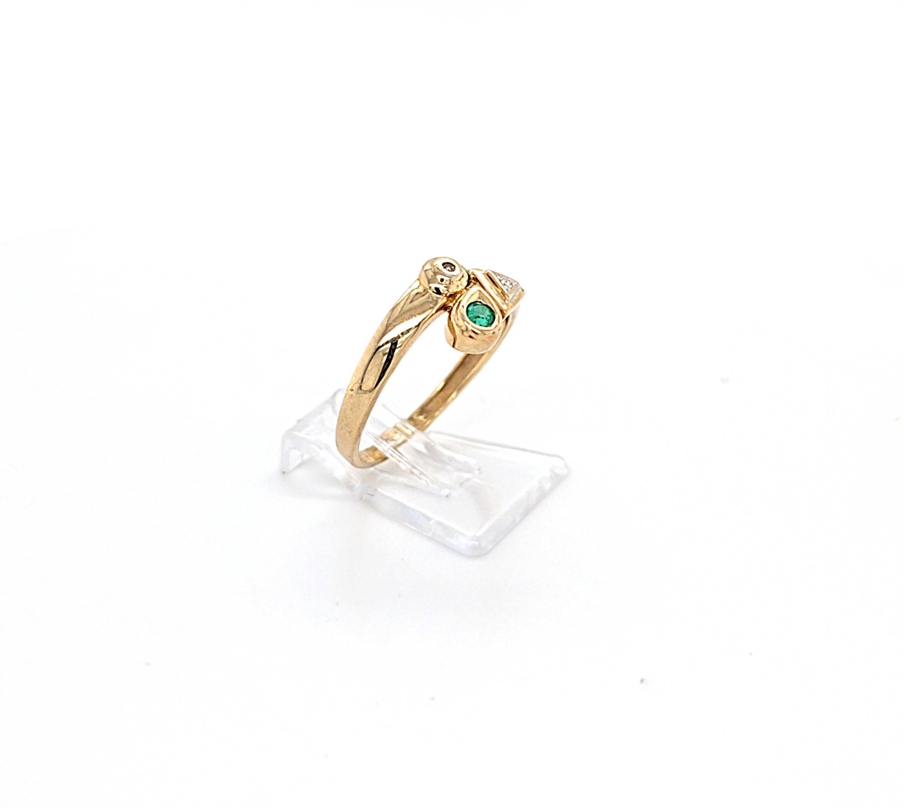 Damenring Gold 585 14kt. Schmuckstein grün Brillant ca. 0,02ct *55*